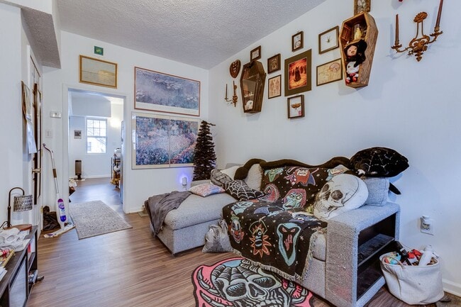 Photo - 2013.5 Gregory St Apartment