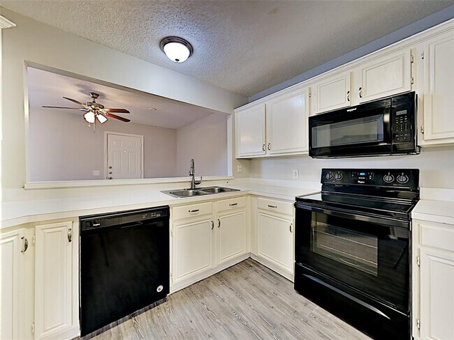 Building Photo - 8504 Tallahassee Ln