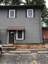 Building Photo - 933 Robinson St