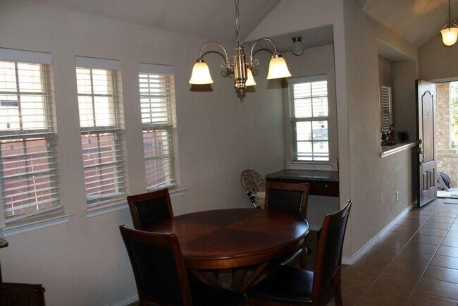 Foto del edificio - Charming house with a open floor plan, lar...