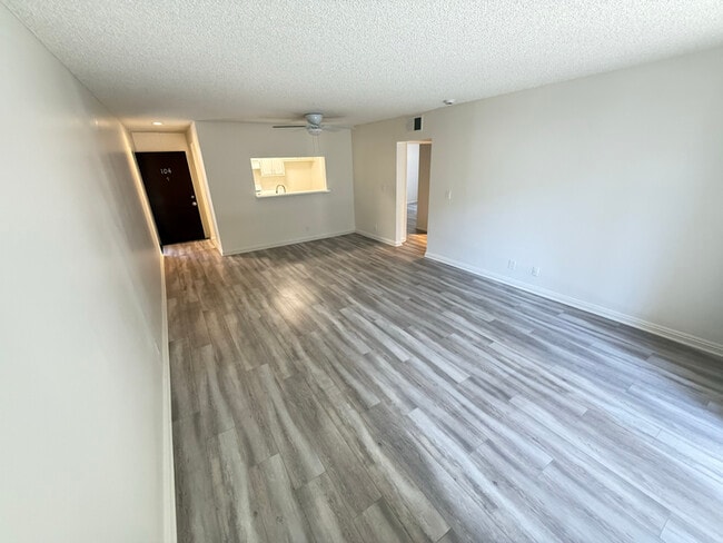 Building Photo - 15020 Burbank Blvd