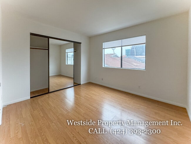 Foto del edificio - 2488-2490 Purdue Avenue