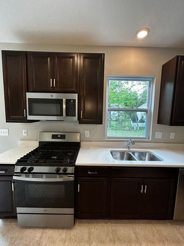 Building Photo - 6167 Jadwinn Dr