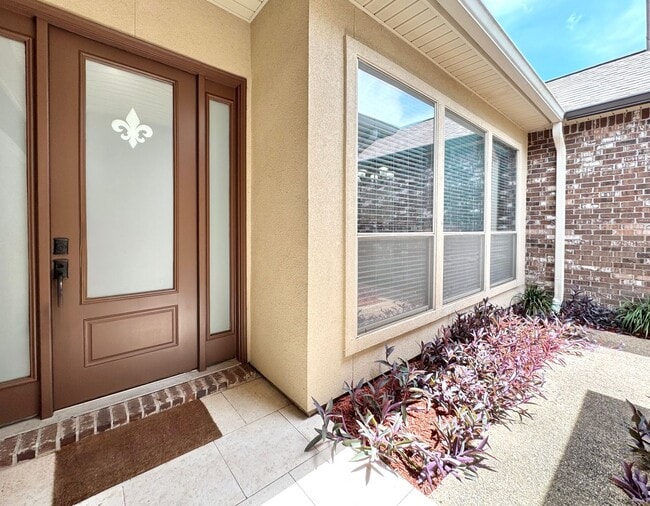 Building Photo - 3 Bed, 2 Bath Home in Pelican Point – Spac...