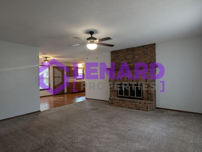 Foto del edificio - 2111 S Western Ave