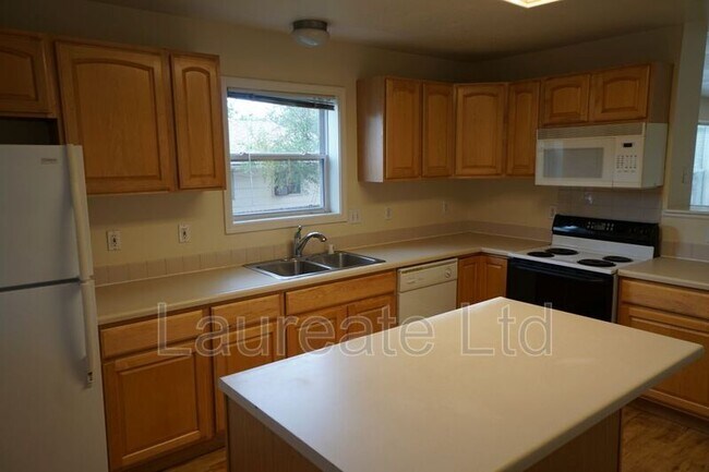 Foto del edificio - 6062 E 62nd Ave