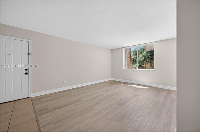 Foto del edificio - 4025 W McNab Rd