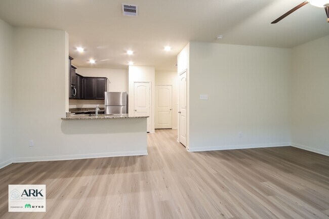 Foto del edificio - 570 Solomon Ln