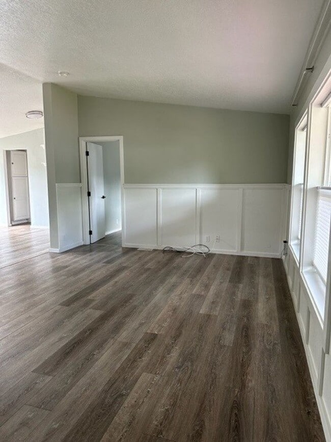Building Photo - FREE RENT AND $1,000 SECURITY DEPOSIT - Single Level Updated Home w/ Spacious Yard and Loads of S...