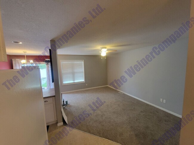 Building Photo - 3 Bedroom/2.5 Bathroom Townhome – Available August 1st!