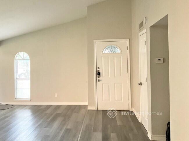 Foto del edificio - 3127 Barton Rd
