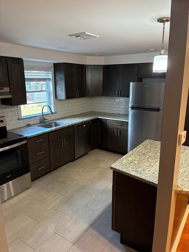 Building Photo - 30 Mansfield Dr