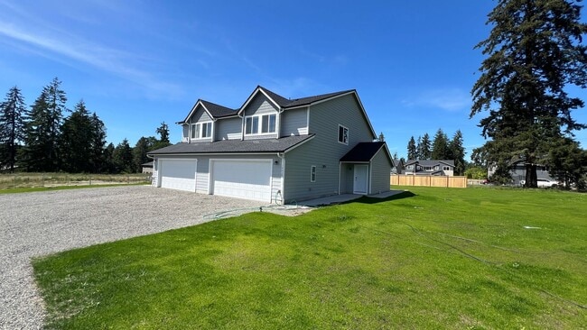Building Photo - "Charming 3-Bedroom Duplex with 2 Full Bat...