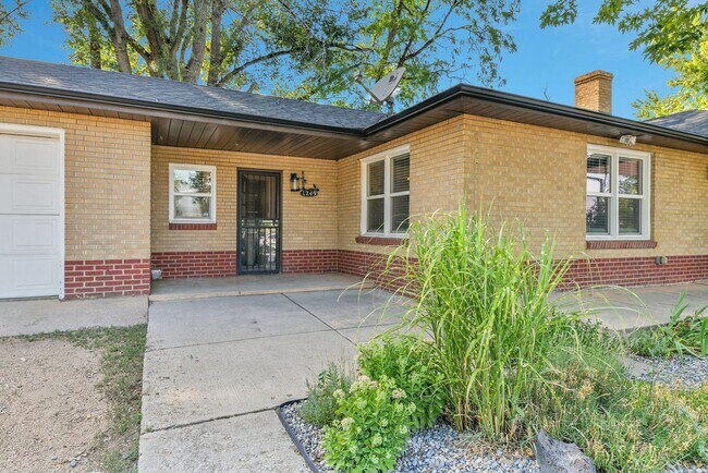 Photo - .31 acre corner lot and huge garage + upda... House