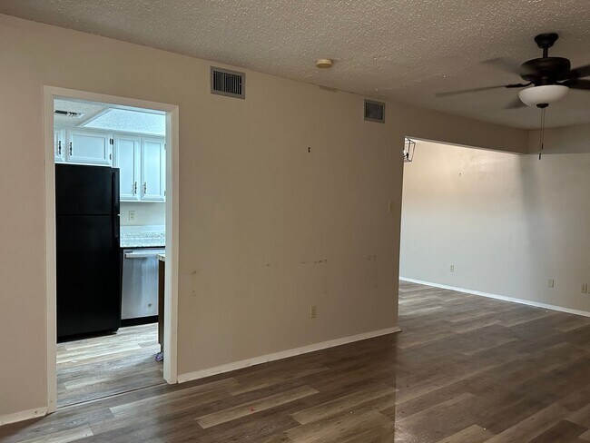 Building Photo - Charming 2 Bed, 1.5 Bath Townhouse in Lafayette!