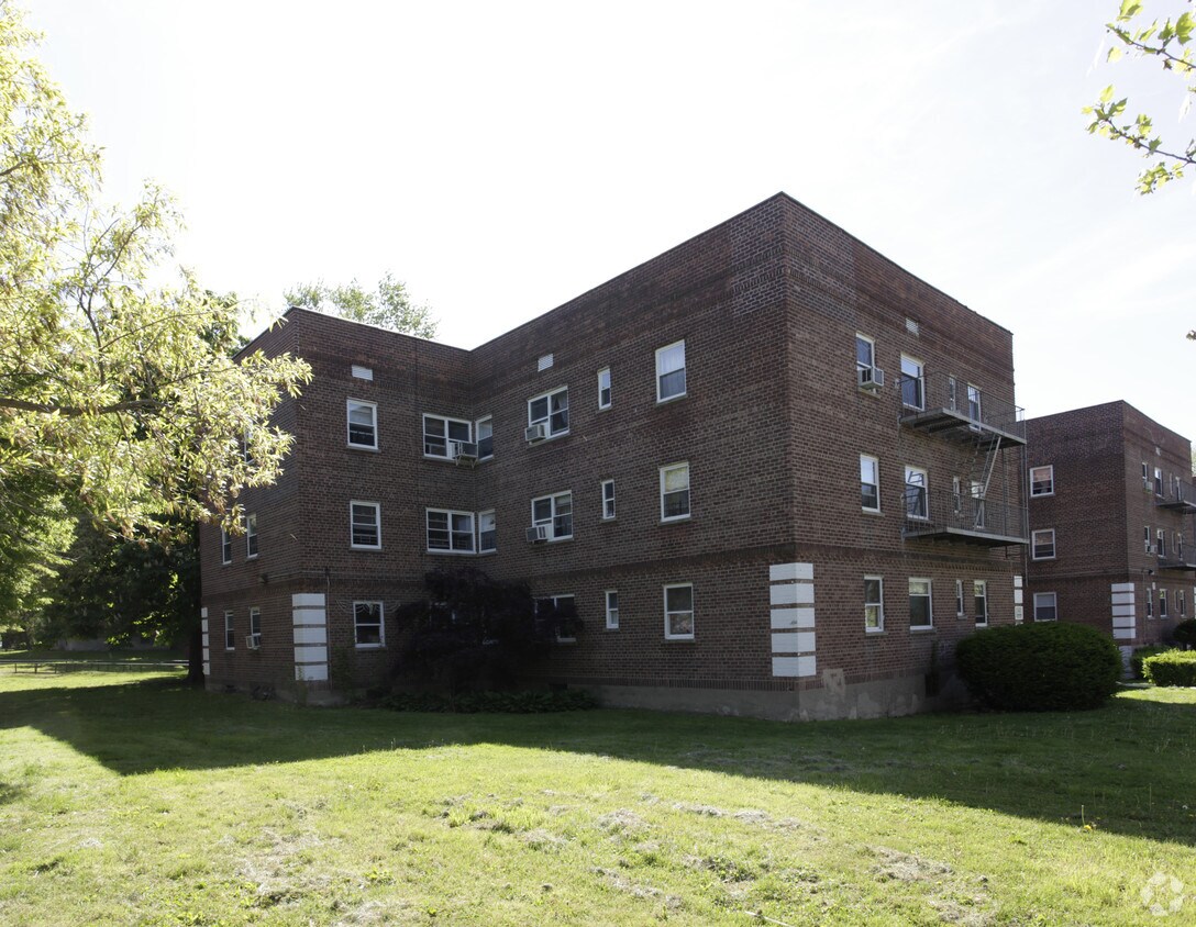 Primary Photo - Bayside Manor