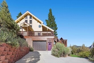 Building Photo - 310 Kris Kringle Rd