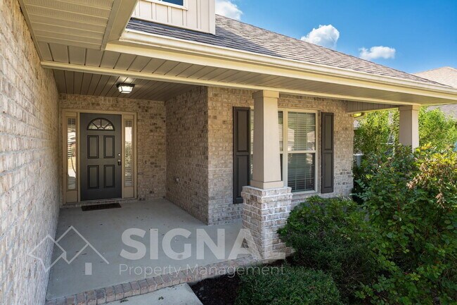 Building Photo - 473 River Crest Dr N
