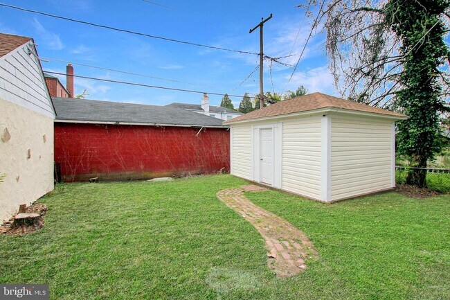 Building Photo - 3405 Dennlyn Rd