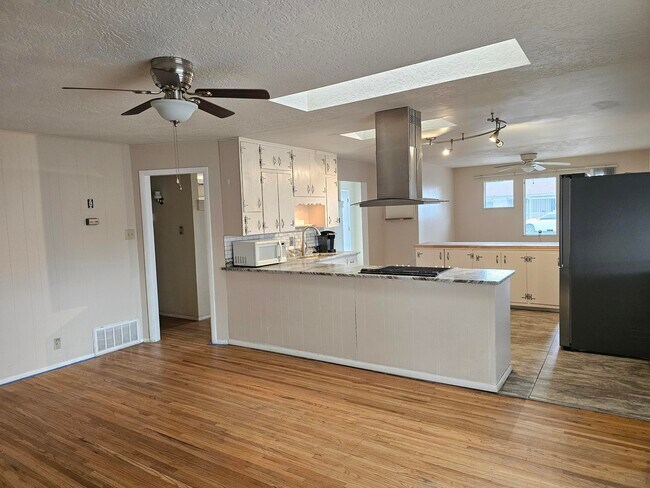 Foto del edificio - 2701 Cagua Dr NE