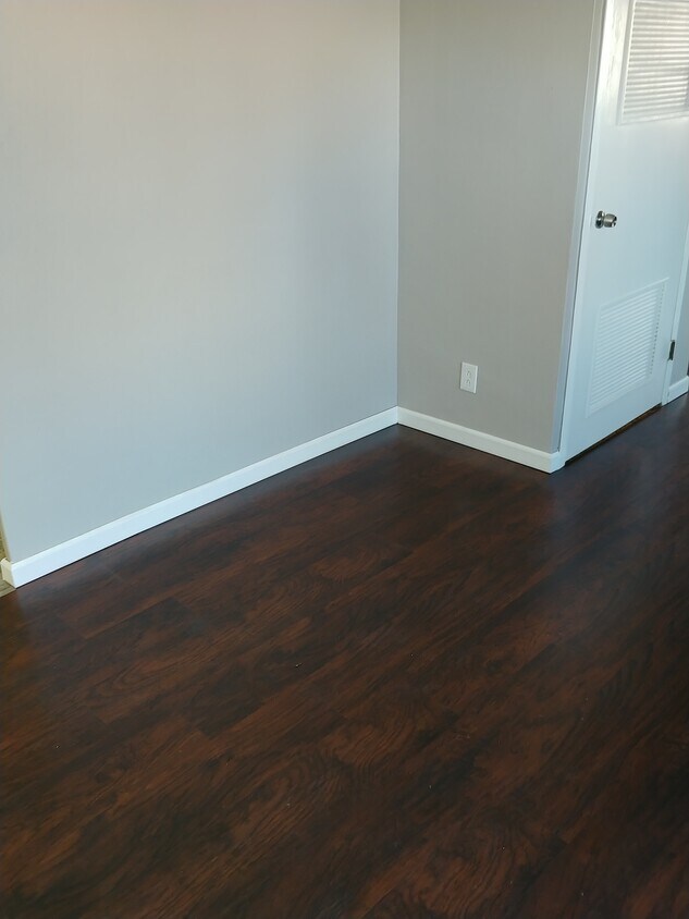 Foto principal - 210 East Mulberry Street