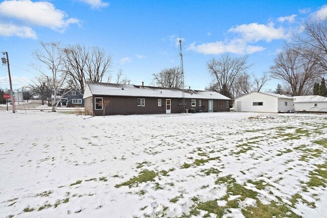 Building Photo - 333 E Ontario St