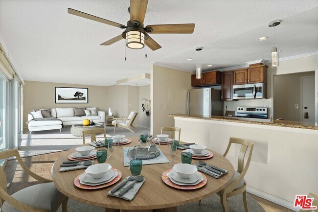Foto del edificio - 18000 Coastline Dr