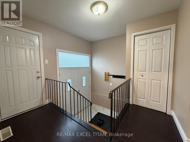 Building Photo - 251 Shawnee Cir