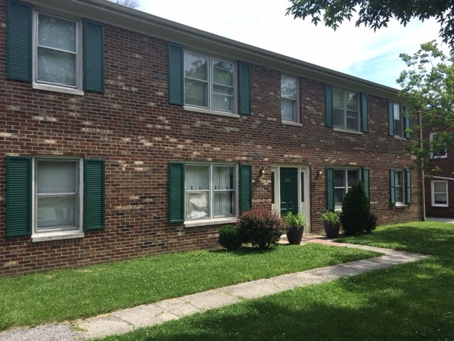 Building Photo - 260 Woodhill Lane
