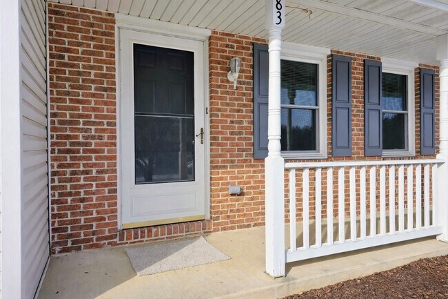 Foto del edificio - 83 Brookfield Rd