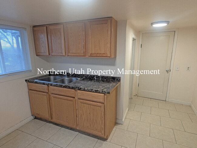 Building Photo - Lower Level Studio Unit