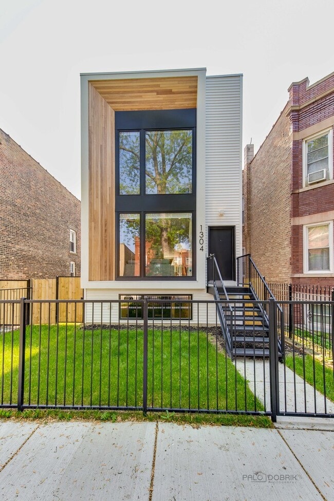 Building Photo - 1304 N Lawndale Ave