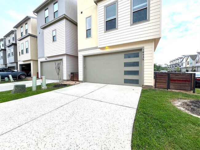 Foto del edificio - 18535 Centro Row