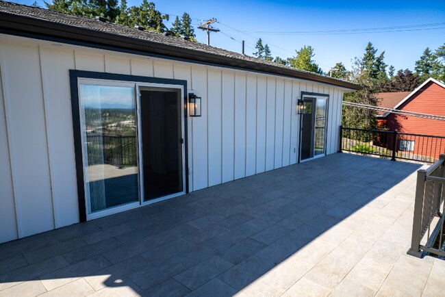 Foto del edificio - 4685 Riverview Ave