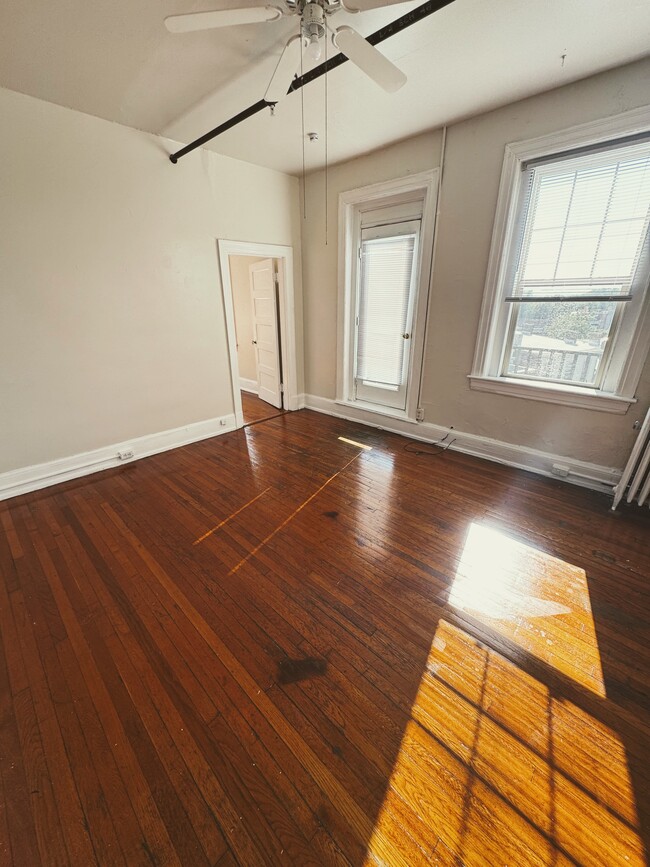 Living Room - 1118 Grove Ave