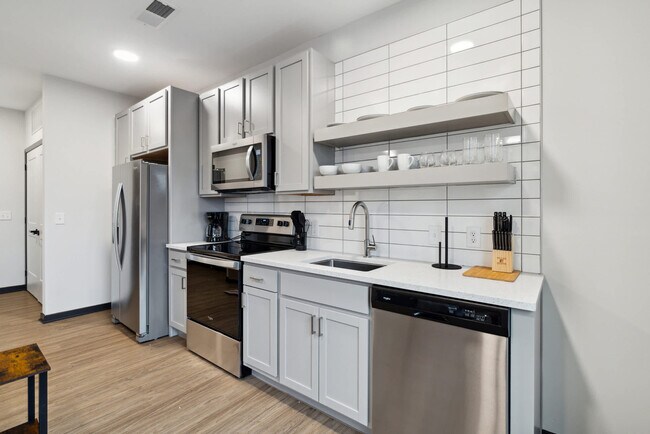 Building Photo - 423 E Michigan St