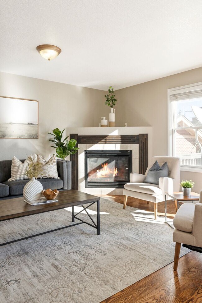 Foto del edificio - Charming 3 Bedroom Townhome in Highlands Neighborhood