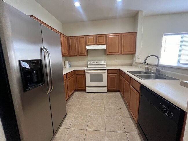Foto del edificio - SPACIUS 4 BEDROOM 2 BATHROOM HOME IN PHOENIX