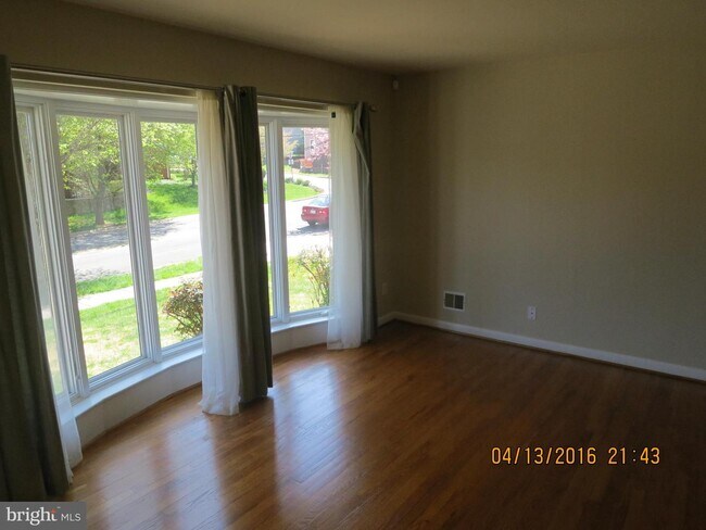 Building Photo - 8702 Ewing Dr
