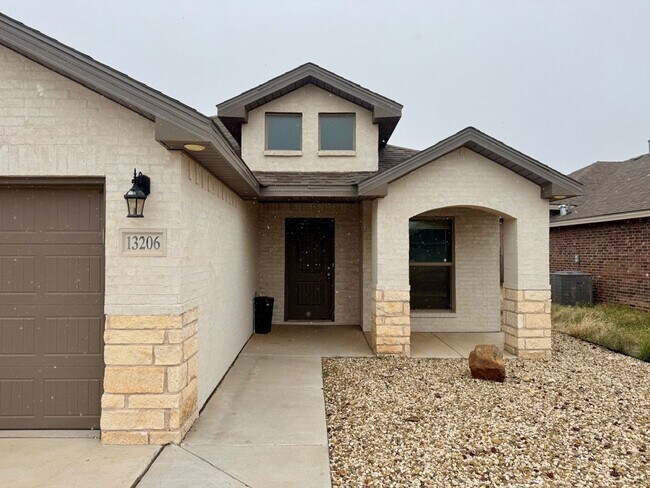 Building Photo - MOVE IN SPECIAL: First Full Month Half Off