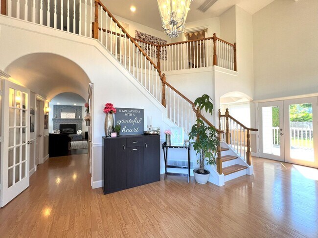 Foto del edificio - "Mini-Castle" in Edgewood, WA, Stunning VI...