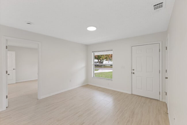 Foto del edificio - 102 Cricket Hollow Ln