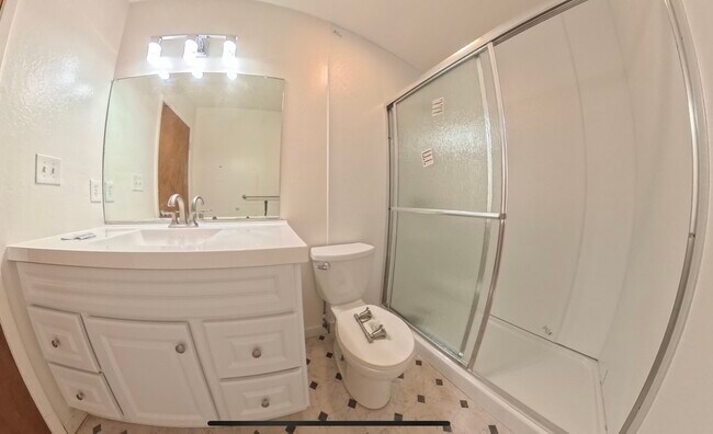 Baño del pasillo - 4828 Cowell Blvd