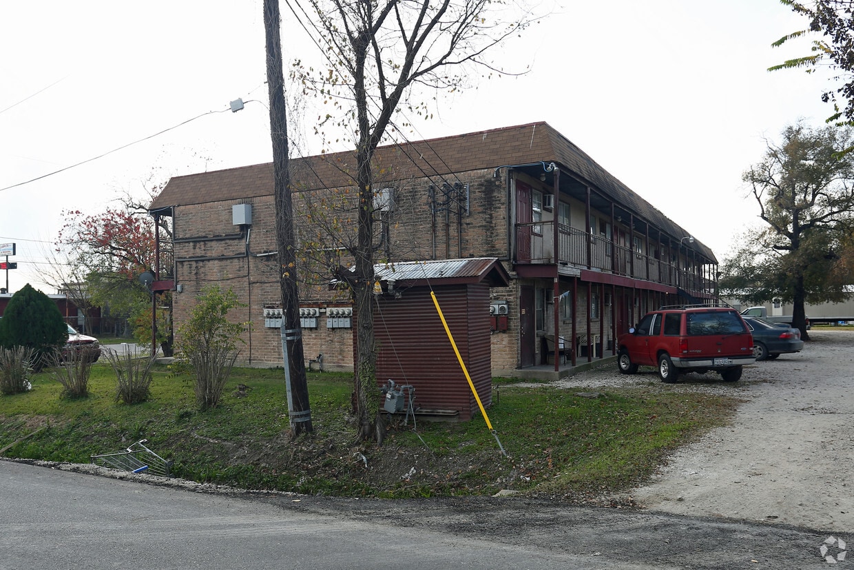 Building Photo - 14235 Nimitz St