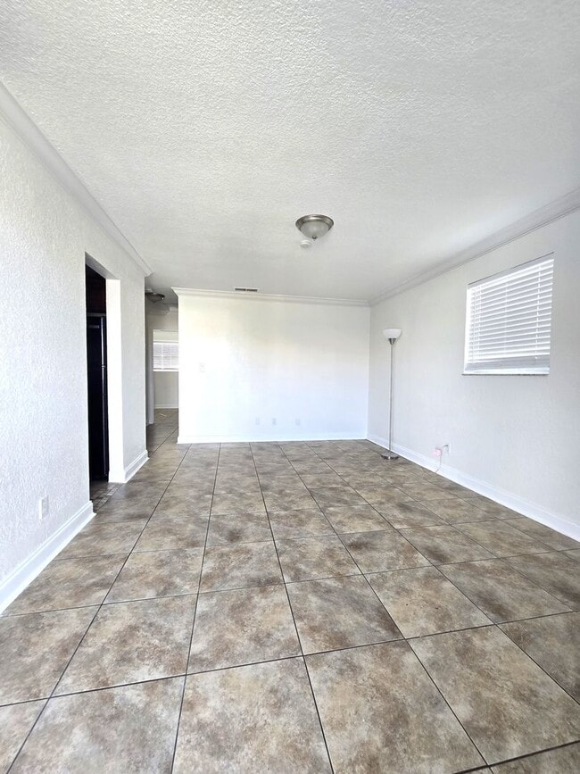 Building Photo - 432 Auburn Dr