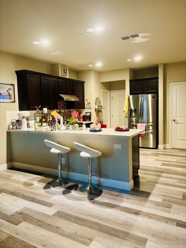 Building Photo - *MOVE IN SPECIAL ~ $500 OFF FIRST MONTHS R...