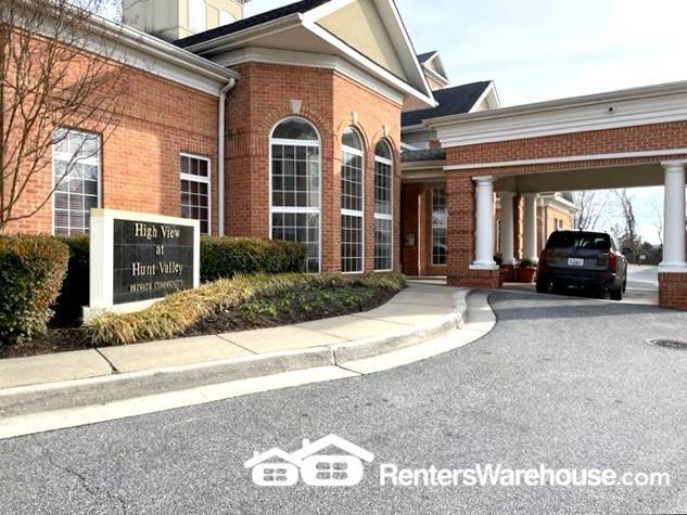 Building Photo - 400 Symphony Cir