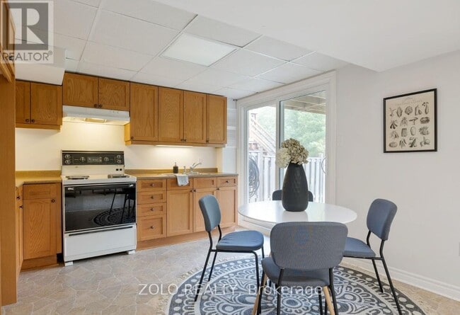 Photo du bâtiment - 2488 Newport St