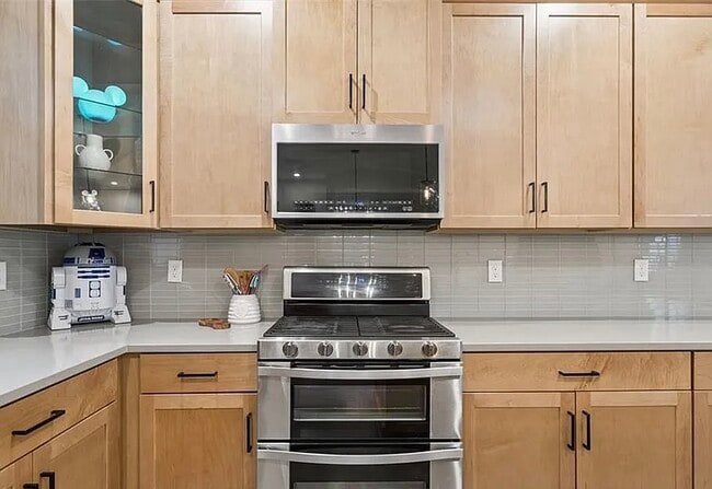 Building Photo - 2340 Woodside Way