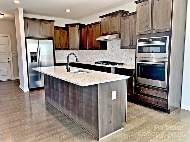 Foto del edificio - 7011 Kingfisher Way